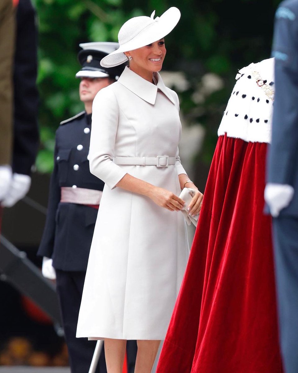Meghan, The Duchess of Sussex, celebrated the Queen's Platinum Jubilee in an elegant trench coat, skirt, and shirt from the Dior Haute Couture Spring-Summer 2022 collection by Maria Grazia Chiuri, and hat by @SJMillinery.
#StarsinDior