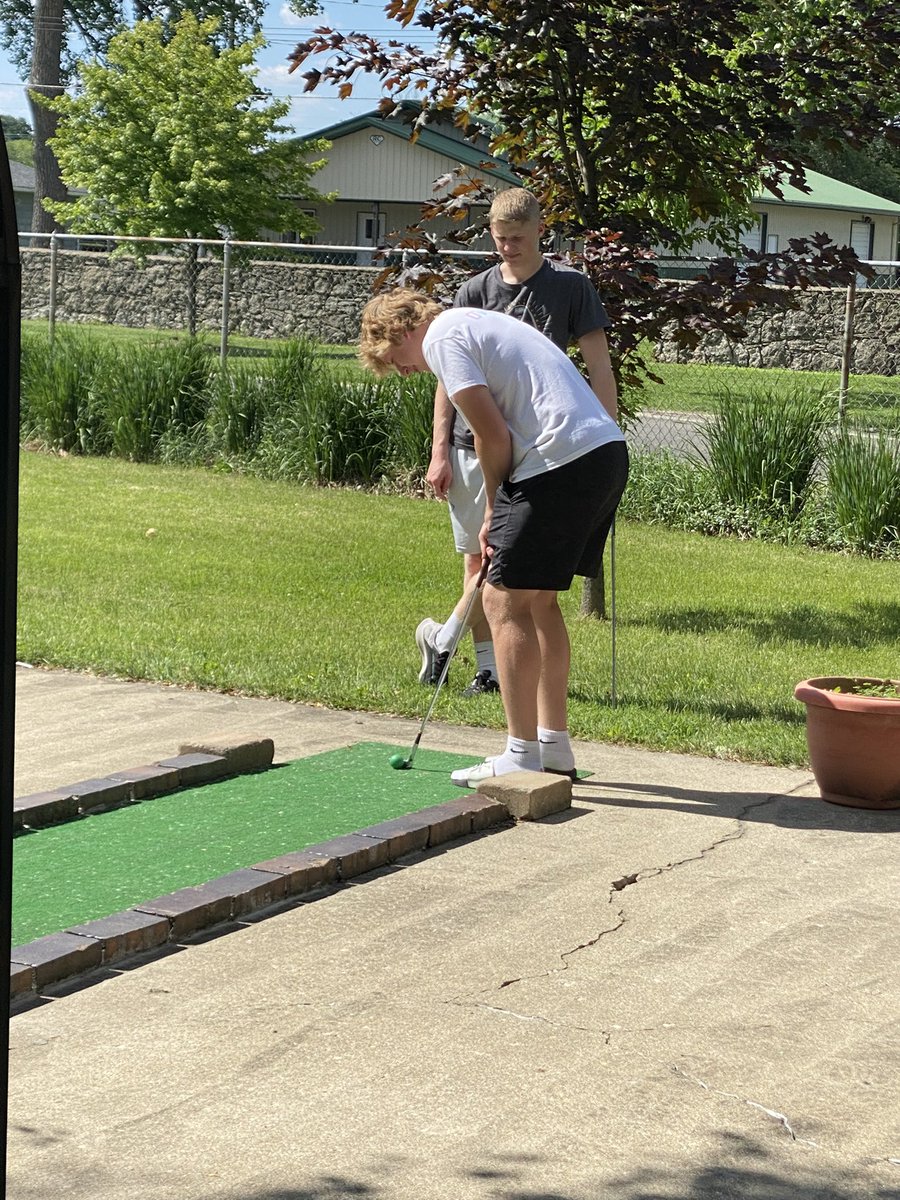 shu_jeremy's tweet photo. @centralcougsbb open up our summer season tonight at EIU. But first some competition in putt putt golf @ShubertMason and @SchrageZane led with three hole in ones a piece!  #traditionnevergraduates #618hoops https://t.co/rjsa8KEhfS
