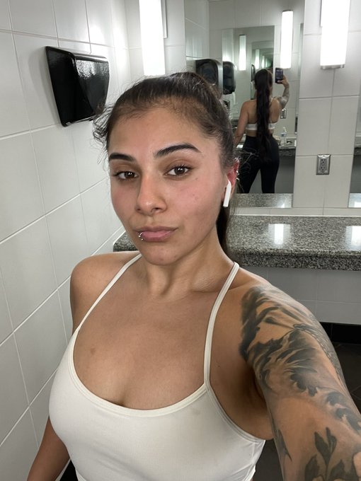 That girl you can&rsquo;t keep your eyes off of 👀🔥 https://t.co/x4ftJ3JzQA