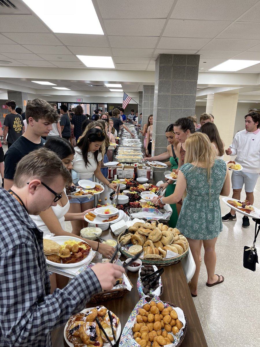 lmstoddard's tweet image. Celebrating our seniors this morning - breakfast &amp;amp; yearbook signing! @sbrowndubc @sgraham24 @NicoleEducator @WestChesterASD