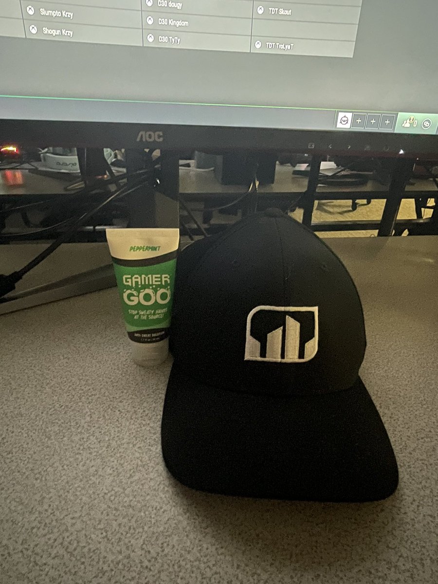 SKLNgg's tweet photo. Gearing up for the second half of day 1 got our land day essentials courtesy of @gamergoo @SunsetCol 💪🏼 https://t.co/83vu6gn4K2