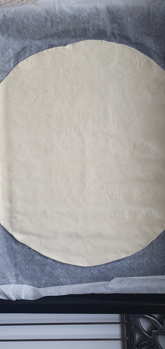 Bonjour <a href="/Herta_France/">HERTA</a> 4eme fois que je trouve cette pate pizza mouchetée de points noir, est-elle consomable? j'ai eu d'autres pates totalement blanche je supose que cette pate mouchtée est impropre à la consomation ? #PatePizza #Herta #Pizza