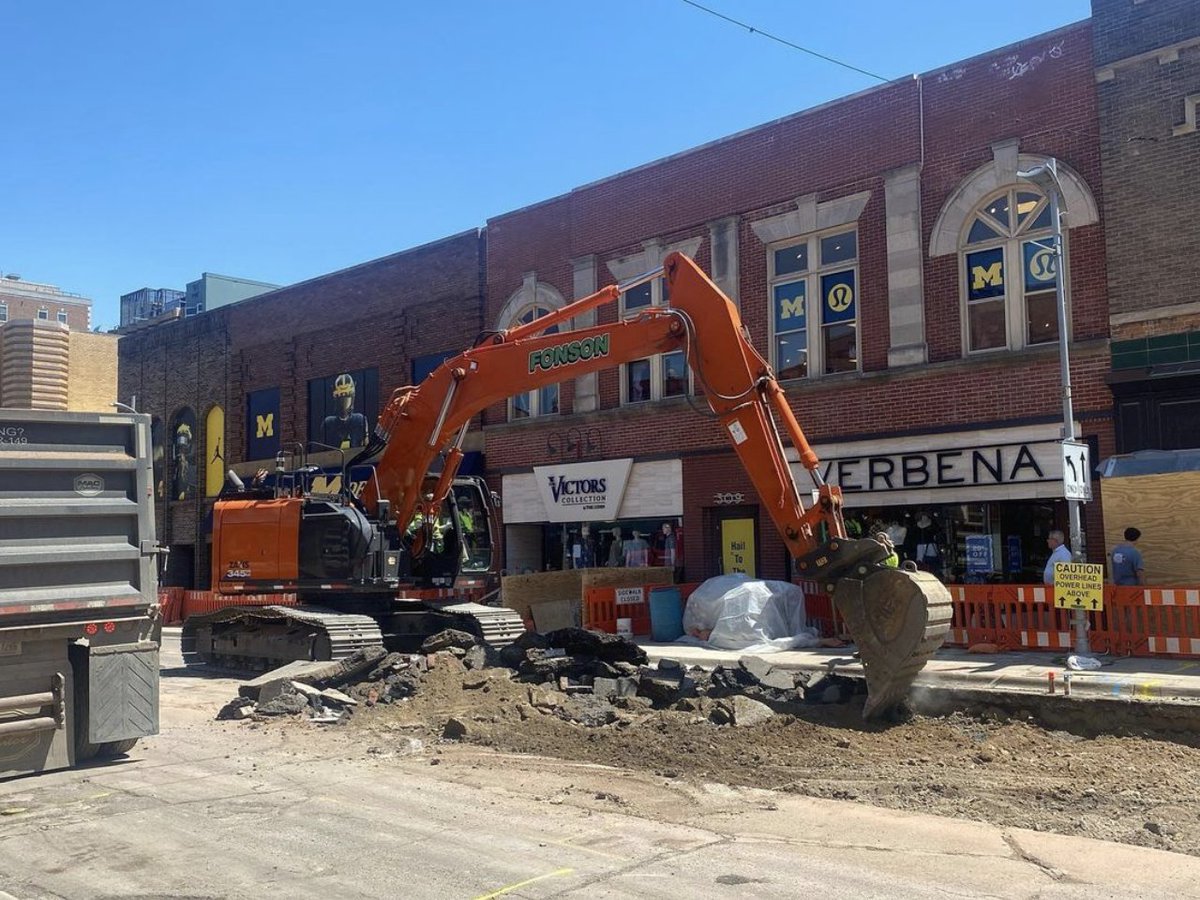 🚧 The State Street Capital Improvements Project is officially underway! Bring your kiddos downtown to safely watch the construction crew get to work. Grab a bite to eat, stop by a few shops and soak up the sunshine on this beautiful day! Learn more: bit.ly/3tcLXLO