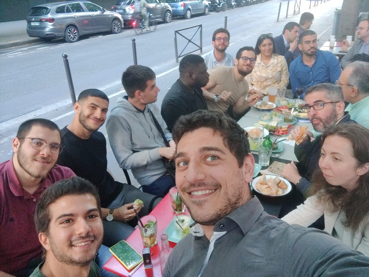 Uprizon's tweet photo. Jeudi soir, c'est AFTERWORK au .@lesocialbar pour la Team @UPRIZON🤗! Hier on a fêté🥳🤩le lancement de 🚨#MOBEE, notre appli mobile #Salesforce #offline déjà dispo sur l'App Store et l'#AppExchange :👉https://t.co/bOg9xsPrup 
Vous êtes consultant(e) Salesforce🚀? #LetsTalk https://t.co/gEiTnzRMsA
