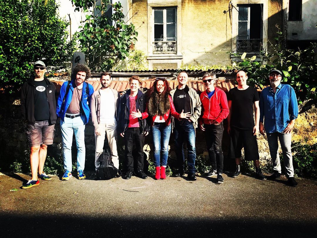 FanniePhoenix's tweet photo. Retrouvailles ensoleillées de SPLENDOUR OF BLOOD pour un enivrement de joie et de ce bonheur qui n'a pas de nom...
Alors venez nombreux au Studio de l'Ermitage dimanche 5 juin à 17h (Prévente 12€41) 8 rue de l'Ermitage Paris.
Réservez ici  👉 https://t.co/vWJkWeAgYO https://t.co/FNhld4yUbY