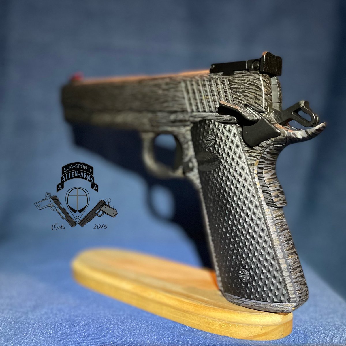 arms_alien's tweet photo. Ruger Target SR1911, “Wolfsbane”, chambered in 10mm
Frame Work: 
Boar’s Hair Stippled
Smith&amp;Alexander magazine
Bevel
Slide Work:
“Glocked” front slide
Finish:
Rhino Hide stippling applied to the surface area of the frame and slide.
KG Coating 
Grips:
VZ Grips full-size diamond https://t.co/nvTeF7yHoW