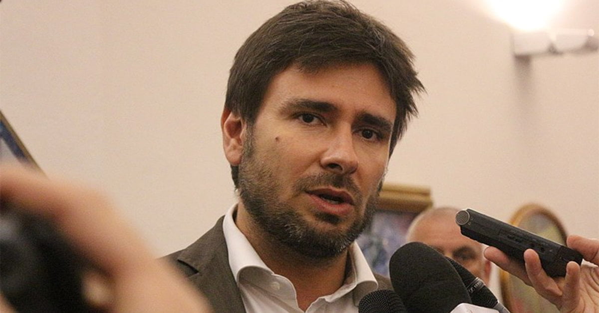 #ultimora Di Battista disarma guardia giurata per non esacerbare una rapina in banca
lercio.it/di-battista-di…