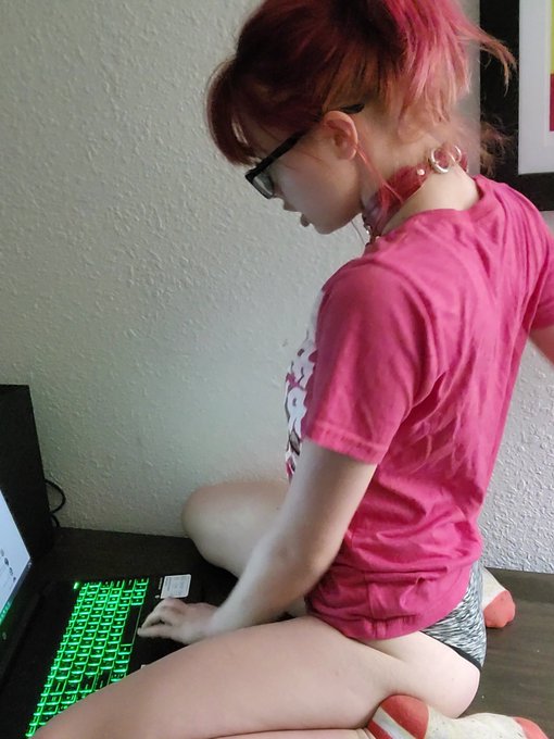 Getting some early work done !!!! Hmu  Of-lilybug2022  #morning #goodmorning #love #nature #sunrise #photography<a href="/tag/morning"class="tags">#morning</a><a href="/tag/love"class="tags"><span>#love</span></a><a href="/tag/photooftheday"class="tags"><span>#photooftheday</span></a><a href="/tag/instagood"class="tags"><span>#instagood</span></a><a href="/tag/nature"class="tags"><span>#nature</span></a><a href="/tag/picoftheday"class="tags"><span>#picoftheday</span></a>