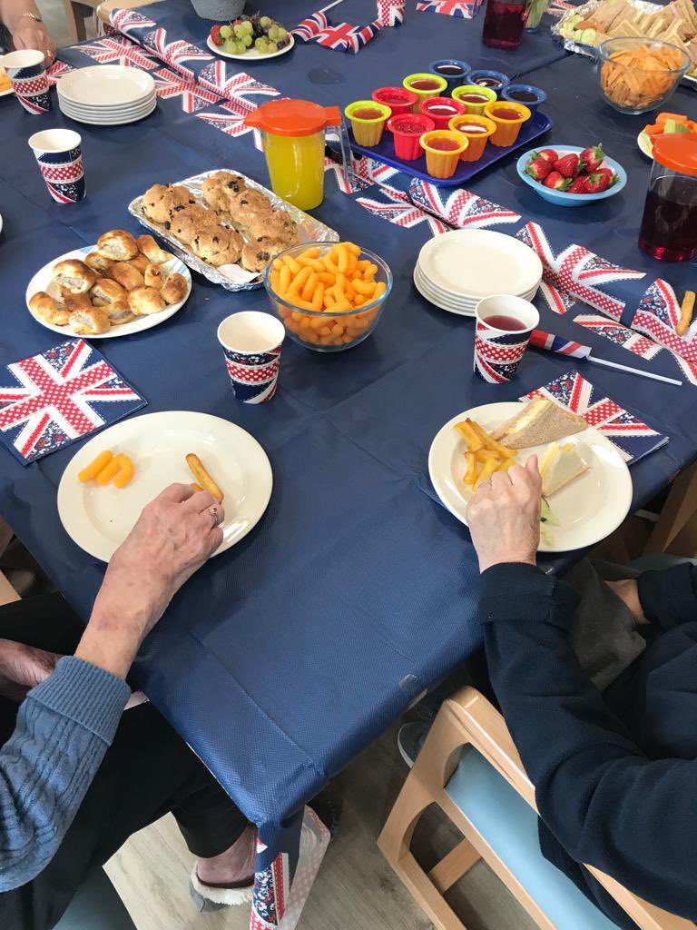 Staff and patients celebrating the #Jubilee #PlatinumJubilee today on Beech. Food mostly made by the patients, for the patients😍🤩 <a href="/DPT_NHS/">Devon Partnership NHS Trust</a> @DPT_ChiefExec <a href="/MyNameIsPadraig/">Padraig Doherty</a> @maxina_ot <a href="/EmmsMilton/">Emily Milton</a> <a href="/rmn_jayne/">#hellomynameisjayne</a> <a href="/RESE2905/">Maria Kushnirov</a>