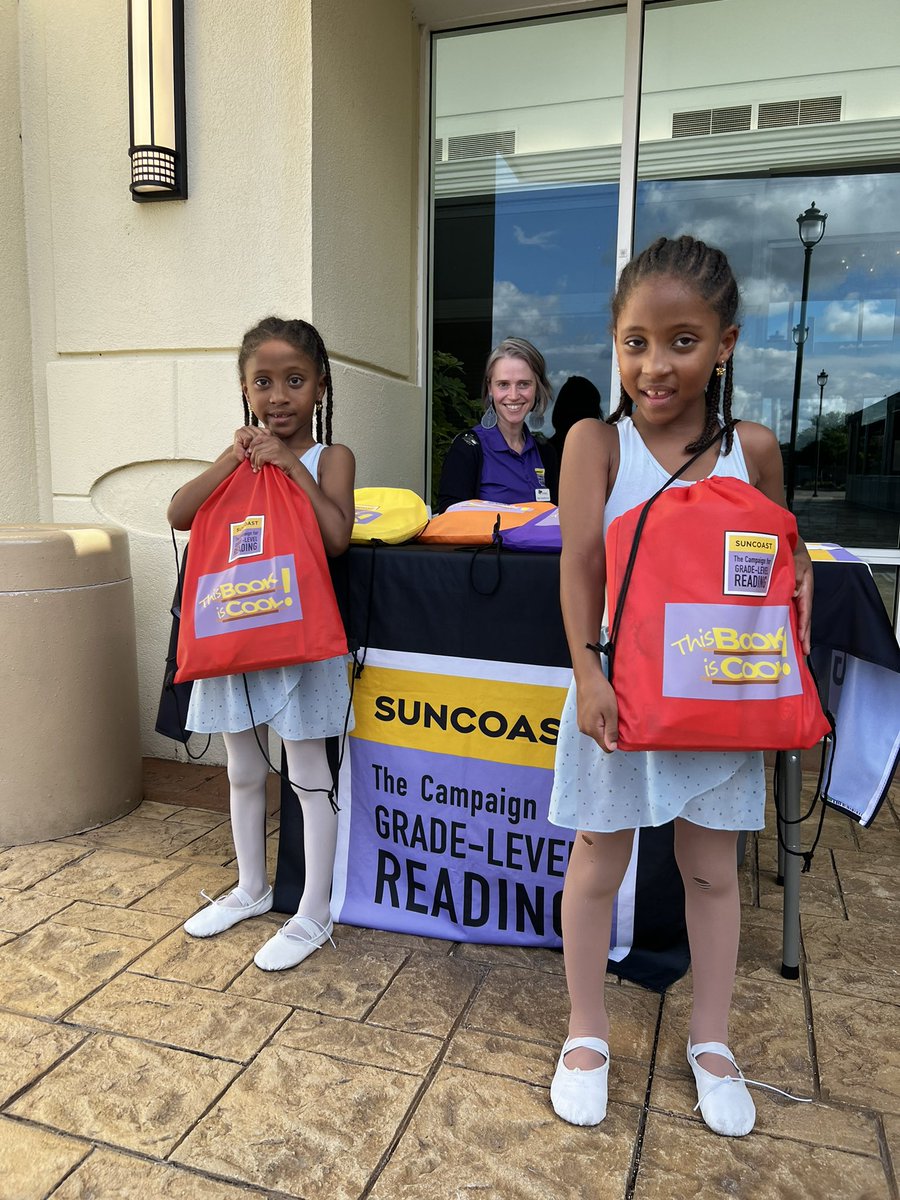 lrodgerstpf's tweet photo. Look at these excited readers picking up their #SGLR books. @ThePattersonFdn #thisbookiscool https://t.co/SWpWZW3iyk