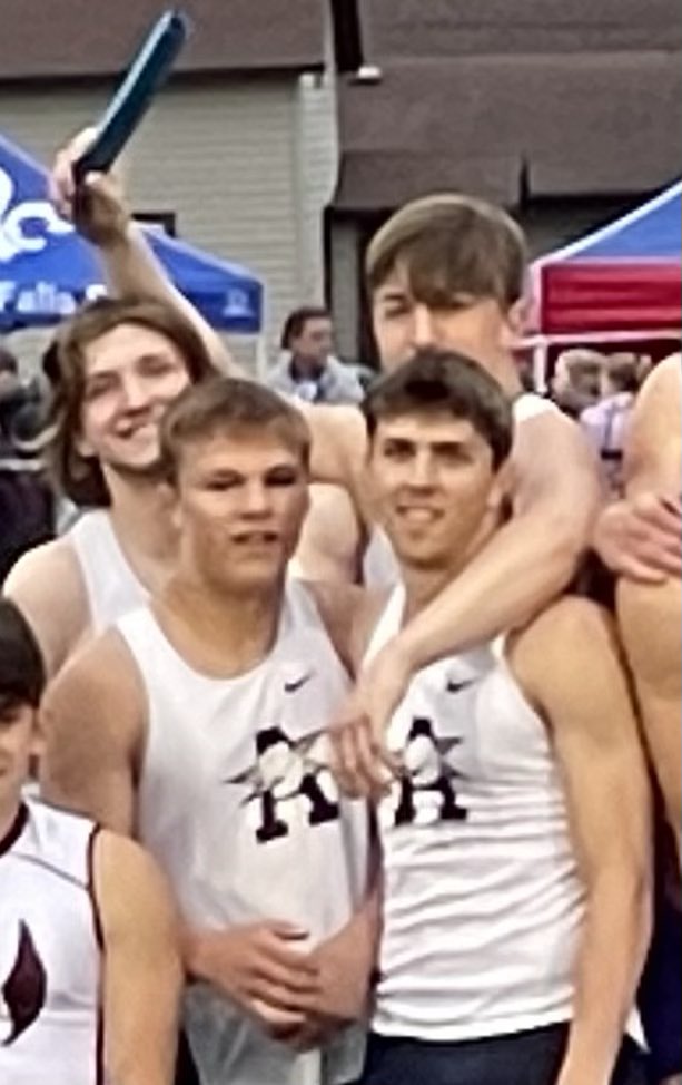 FlottmeyerGreg's tweet image. Good luck @JackFlottmeyer and team!  Bring home the gold! Aquinas 4X100 at WI State track today.   @MWCScouting