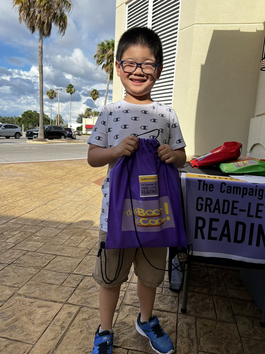 Awesome night handing out summer reading books to our fabulous families. <a href="/ThePattersonFdn/">The Patterson Foundation</a> #thisbookiscool