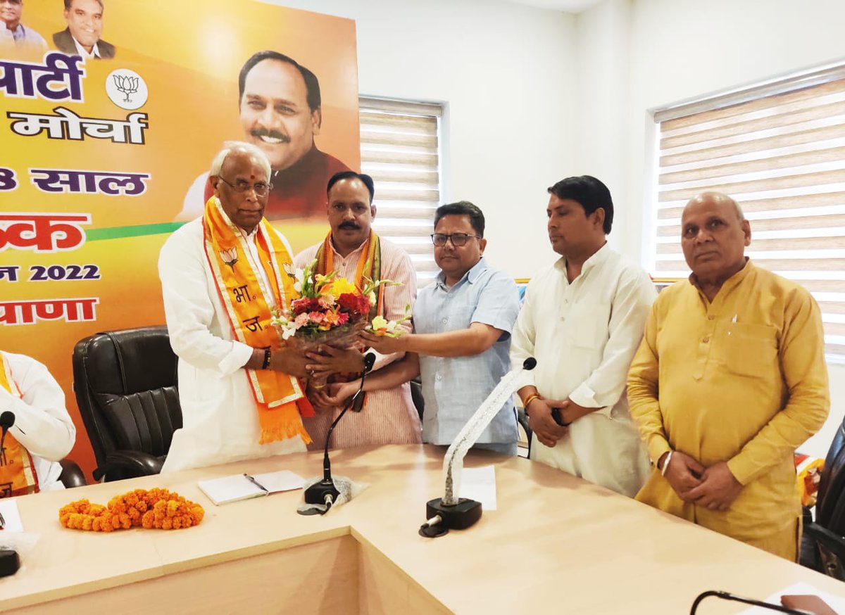 DineshShastri14's tweet photo. डॉ दिनेश शास्त्री 
प्रदेश मीडिया प्रभारी व प्रदेश कार्यालय सचिव(मन्त्री)
अनुसूचित जाति मोर्चा,भाजपा 
हरियाणा
9992077008
#OPDhankar #BJP4Haryana 
#cidharyana #JPNaddaji #ManoharLalKhattar #alokmittal #anilvijminister #amitshahofficial #omprakashdhankar #SureshBhatt #ravindarraju https://t.co/E1OZbjH21X
