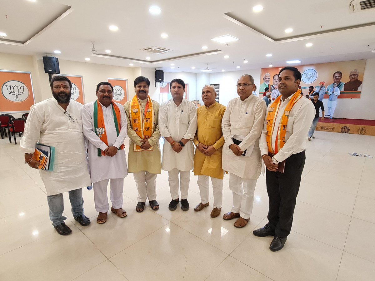 DineshShastri14's tweet photo. डॉ दिनेश शास्त्री 
प्रदेश मीडिया प्रभारी व प्रदेश कार्यालय सचिव(मन्त्री)
अनुसूचित जाति मोर्चा,भाजपा 
हरियाणा
9992077008
#OPDhankar #BJP4Haryana 
#cidharyana #JPNaddaji #ManoharLalKhattar #alokmittal #anilvijminister #amitshahofficial #omprakashdhankar #SureshBhatt #ravindarraju https://t.co/E1OZbjH21X