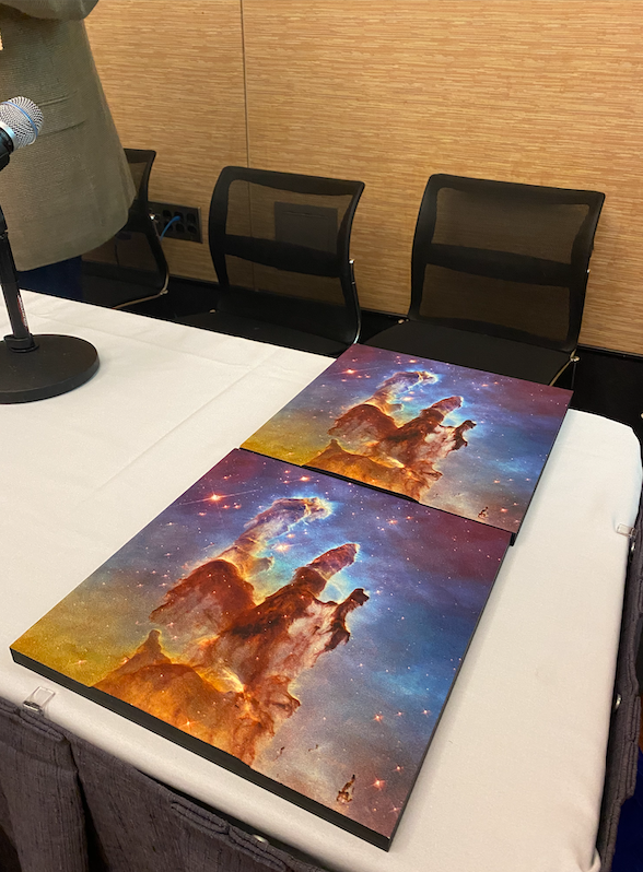 GreatRiverCM's tweet photo. Did you know that museums often use tactile imagery & prints to allow visually impaired or blind visitors to experience an exhibit?
YES! We learned a little about this (& more!) at the @AAMers conference #AAM22 https://t.co/c54D5Hfvos