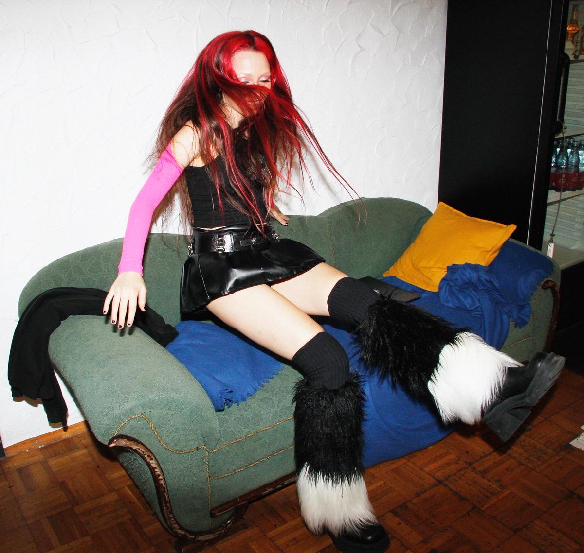 EHM EXCUSE ME!! “Just Kidding” just hit half a million (500’000!) streams 😈🤯😳 ….NOT KIDDING!!!🤪 (Sorry I had too 😵‍💫😩) here’s me having a celebratory jump on the couch 🥹