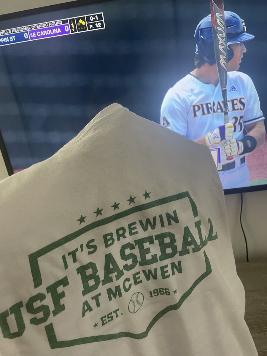 USFBaseballFans's tweet photo. #PackTheJungle 🤝 #PackTheRed
Rooting for our guys at @ECUJungle !! https://t.co/18tLse7O7D