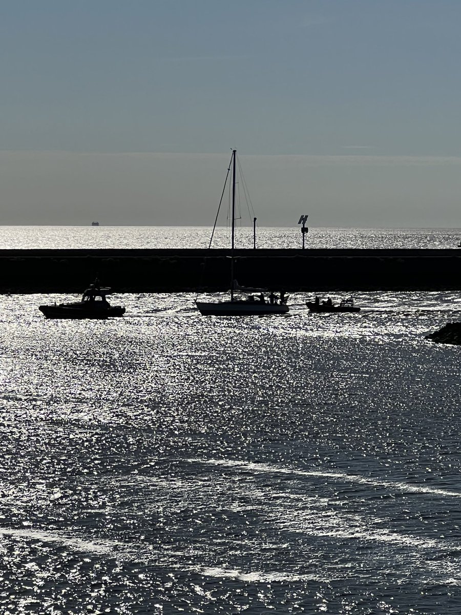 Drukke start van het pinksterweekend!! 
3 jachten met motorproblemen. Alarm via de KNRMhelpt app, alle 3 veilig binnengebracht.  

Gebruik ook de KNRMhelpt app.  #waddenzee #zeilboot #KNRM #omrop