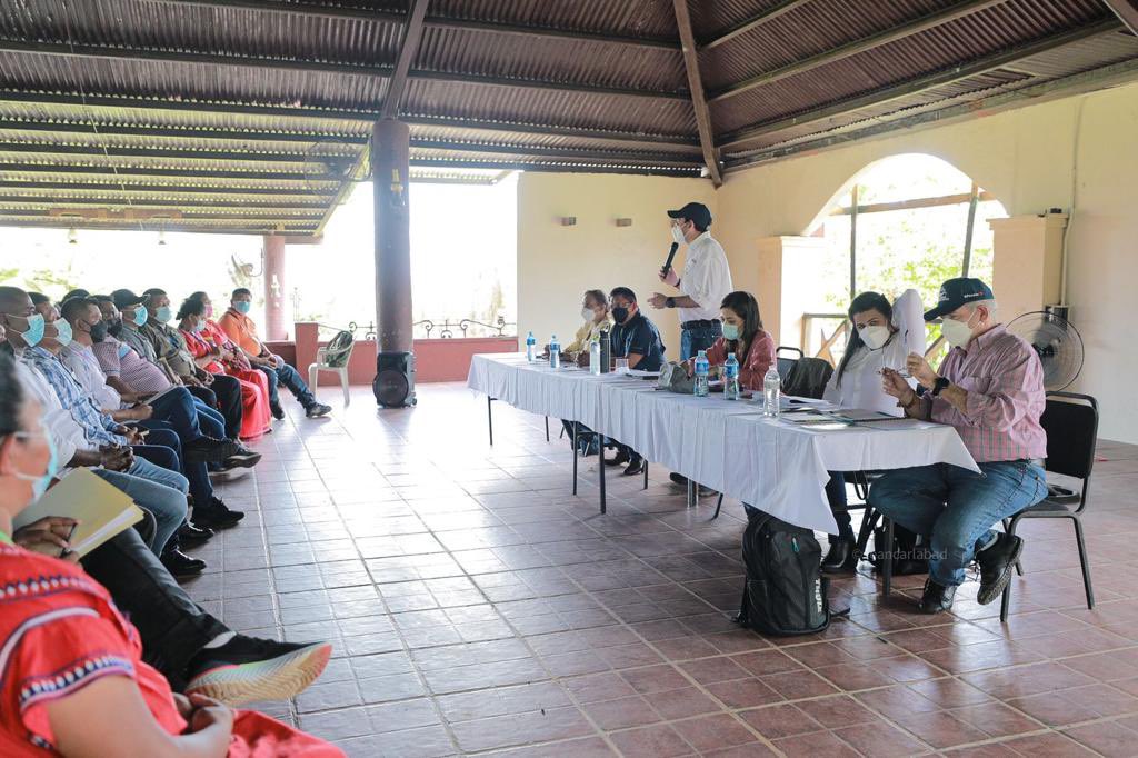 gabycarrizoj's tweet photo. ¡Seguimos recorriendo el país, cumpliendo la agenda del Presidente @NitoCortizo! Hoy estamos en San Félix, reunidos con la Junta Técnica de la Comarca Ngäbe-Buglé, dando seguimiento al trabajo que realiza para llevar mejores oportunidades a la población. #TrabajandoPorPanamá 🇵🇦 https://t.co/rvScVmUHbw
