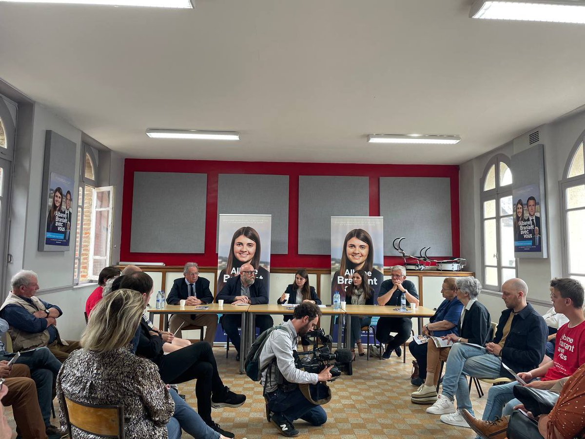AlbaneBlt's tweet photo. Un grand merci à @Maxgignon, François-Marie Caron, Frédérique Tirard ainsi qu’à tout le personnel de santé présent à Yzengremer. Accès aux soins, attractivité, mobilité, formation... de nombreux chantiers sont à mener, vous pouvez compter sur moi ! #législatives2022 #8003 https://t.co/Lw6j9BzxrF