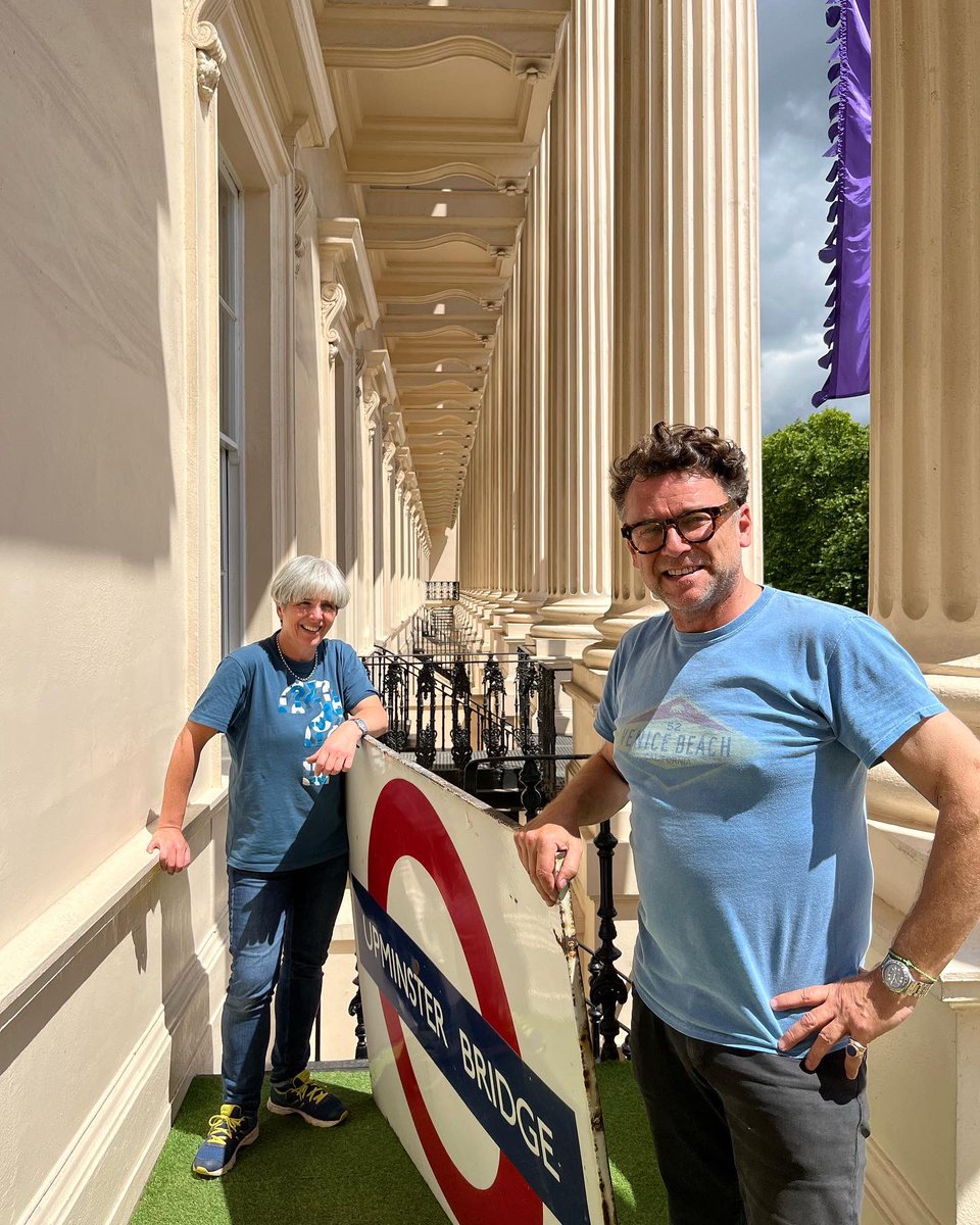 ABrownEvents's tweet image. Setting up days are always fun with this team 💐🌷🌹🌺🌸🌼🌻

#alasdairsjubileewatchparty #godsavethequeen #platinumjubilee #HM70 #teamwork