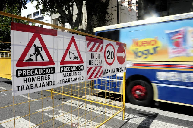 AlertasTransito's tweet photo. Cortes por obras de repavimentación en Av. Santa Fe
Les compartimos el detalle de las afectaciones al tránsito que se están realizando en Av. Santa Fe por trabajos de repavimentación.
👉
https://t.co/pEdZ9R6tHB
#AlertasTransito #Transito #Obras #AvSantaFe #Caba https://t.co/KXP0Pz9NhE