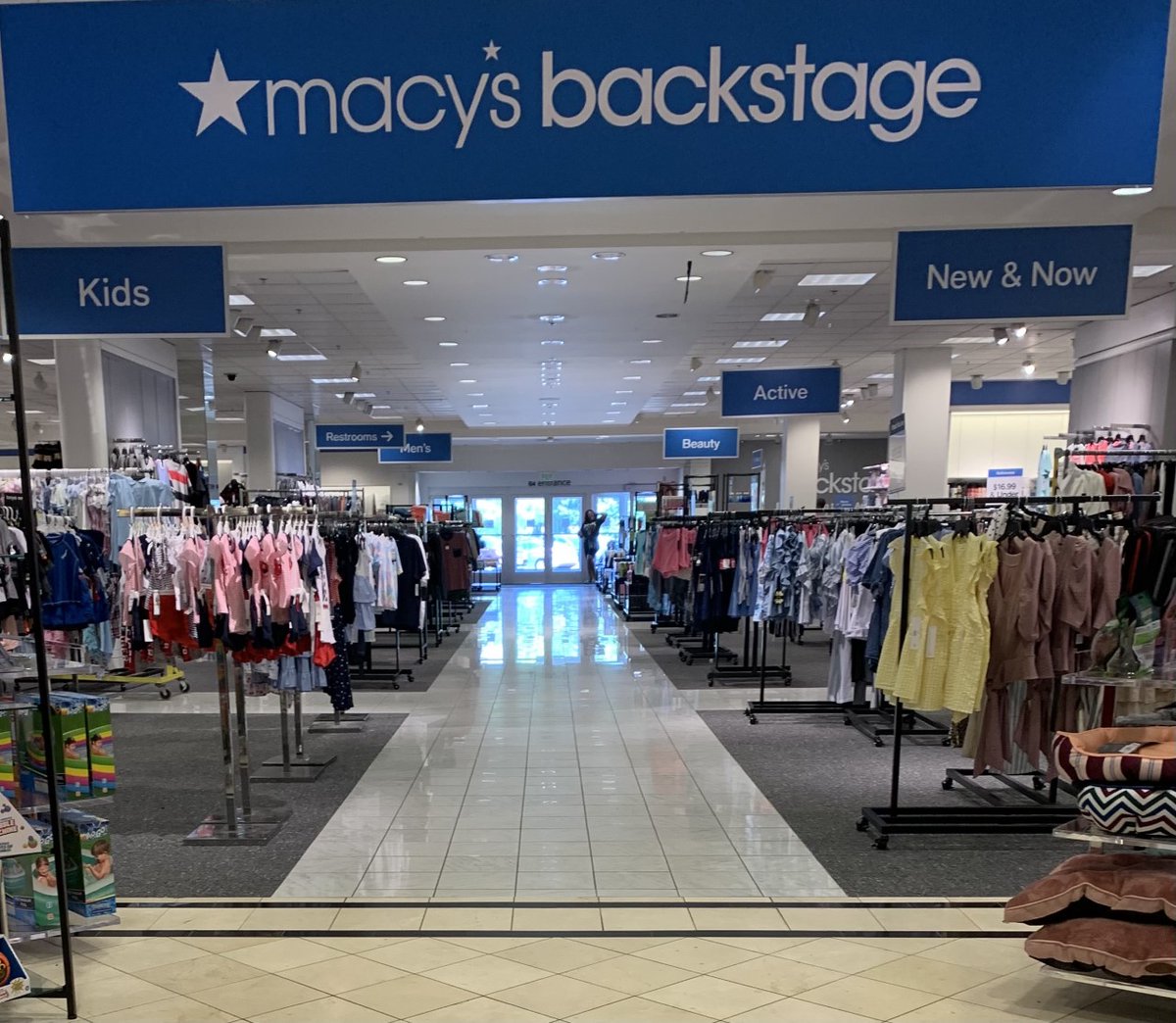 PatHenryMall's tweet photo. @MacysBackstage Grand Opening tomorrow! Spin the wheel for giveaways &amp; gift cards at 10am, 12pm, 2pm, 4pm &amp; 6pm inside @Macys https://t.co/dcSgxMX1JU