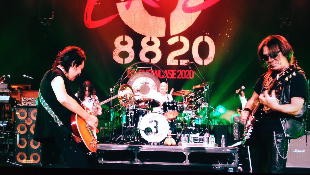 mari178shiro's tweet photo. 5月あっという間に終わっていた。5月大好きなB’zのMay聞くとB’zの初めて新品で買ったシングルCDだったの思い出す。
5ERASのMayは今までのどんなライブ映像の中でもダントツ。週末夜中1人で見ながら泣いてる🥲
松本さんと大賀さんのギターハモリ見ながらこんな楽しそうに弾いてこっちが幸せ感じる。 https://t.co/DU4gEzloEO
