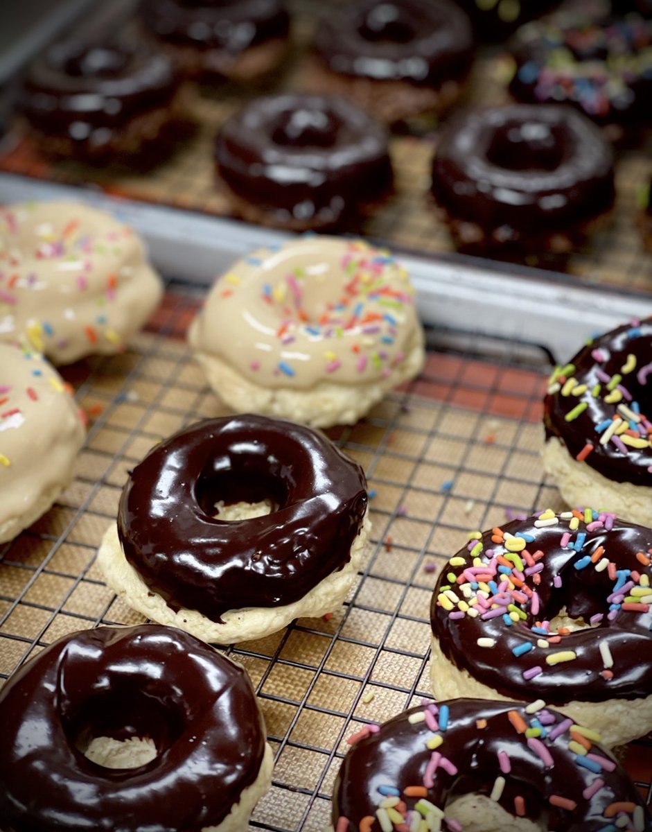 RaeRaesBakery's tweet photo. Did you know it’s National Donut Day?!?  🍩
Better get here and get a donut! 😍
.
#nationaldonutday #glutenfree #dairyfree #everyonelovesdonuts #illtaketwo #chocolate #vanilla #maple #billingsmt #billingsmontana #montana #donuts #heckyes https://t.co/wqoNPwlGkV
