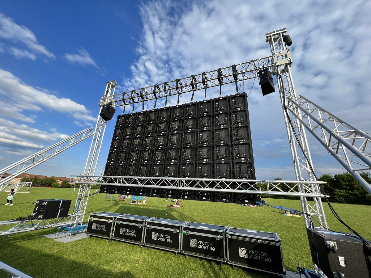 VectorLighting's tweet image. Turning out to be a great evening for another vector outdoor screen