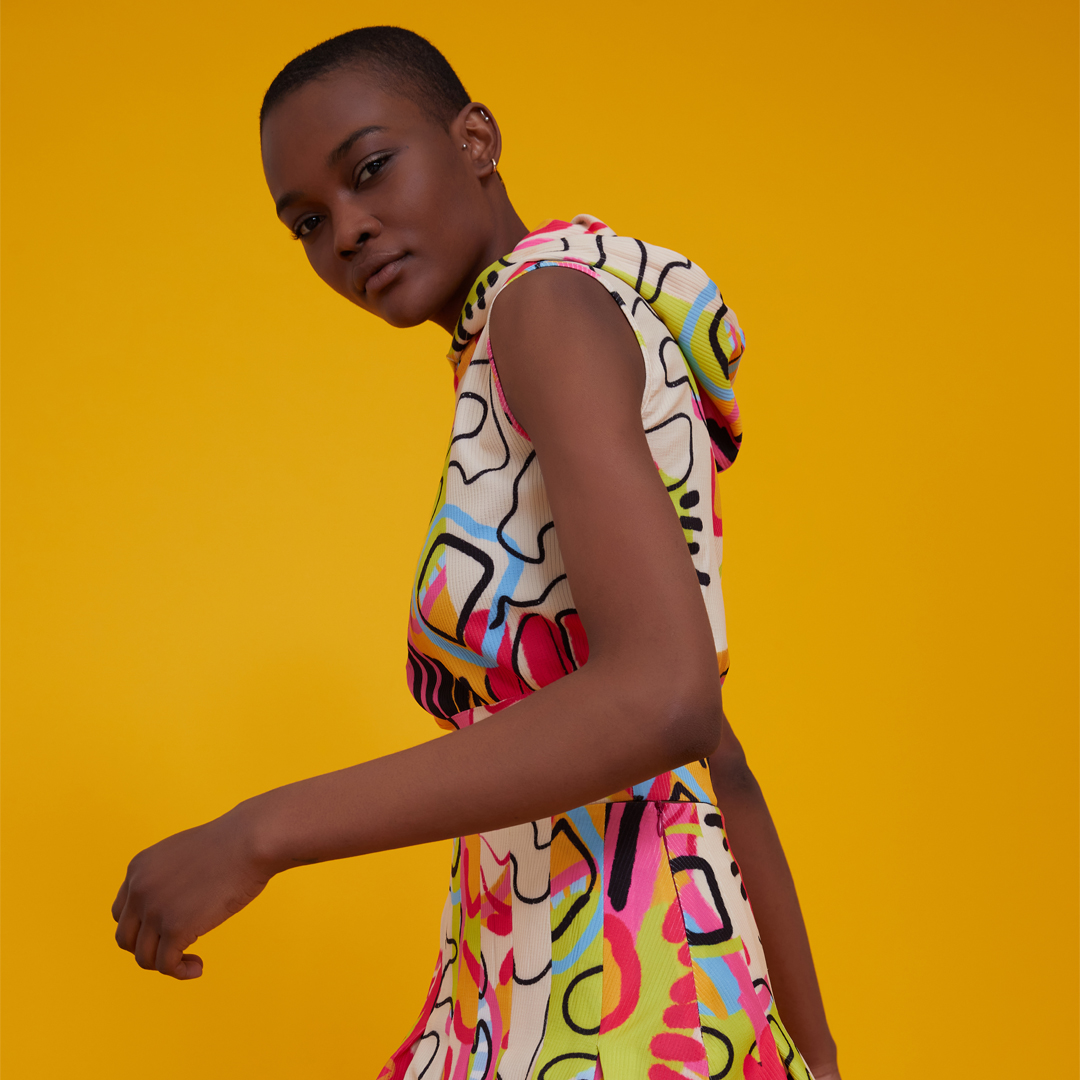 Çok Renkli Kapşonlu Spor Üst &amp; Çok Renkli Pileli Etek

➡️ guisda.com

#guisda #guisdadesignstudio #elbise #kadıngiyim #ceket #crop #etek #minielbise #sporgiyim #şıkgiyim #lüksgiyim #pantalon #bluz #gömlek #şort #tulum #takım #kimono #sıradışı #ihtişamlı #gözalıcı