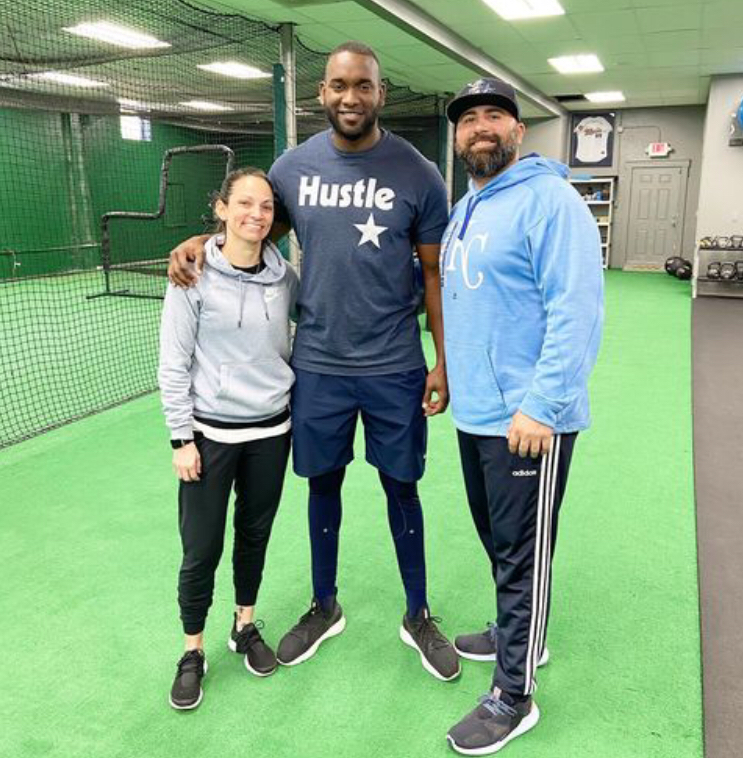 WeRunGame's tweet photo. Who has a killer swing, a winning smile and a 6 Year - $115M extension to stay in Crush City?!? THIS GUY. The Hustle always pays off! 💰⚾️🤘 @YordanAlvarez44 @nicolegtraining #HustleStar #AirYordan #HTownBaseball #WeRunGame #AstrosFan #AstrosTwitter https://t.co/lBu0YHCWnf https://t.co/cq5L03REU6
