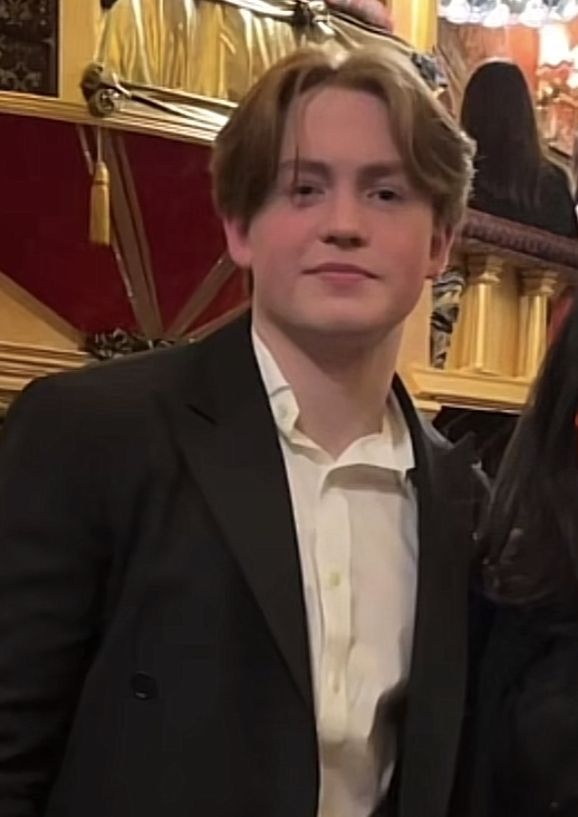 demigodbtw's tweet photo. alguém sugeriu kit connor como maxon e, apesar de eu ser obcecada na ideia de escalarem o michael provost, isso não vai sair da minha cabeça tão cedo https://t.co/rw4iLLs3C2