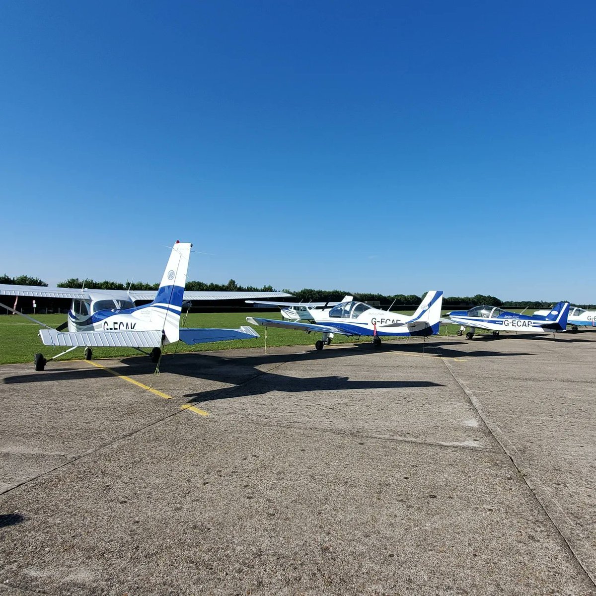 minato21's tweet photo. 要自己渣飛機去 the NORTH 的確有啲煩

不過 #畫面夠靚 就算啦 😶‍🌫️🛩 https://t.co/qgLBGfkWK2