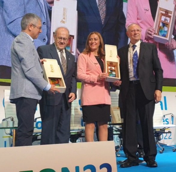 El #regadío
💧Permite diversidad de cultivos
💧Aumenta la rentabilidad
💧Fija población
💧Dinamiza la economía

El reto es extraer el máximo rendimiento a cada gota de agua, máxime con el #CambioClimatico.

<a href="/CnrLeon22/">CNRLeón22</a> <a href="/FenacoreOficial/">FENACORE</a> <a href="/As_Ferduero/">FERDUERO</a> @mapagob <a href="/LuisPlanas/">Luis Planas Puchades</a> <a href="/mitecogob/">Transición Ecológica y Reto Demográfico</a>