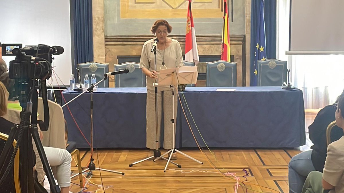womenslegacyEU's tweet photo. Cerramos la presentación de #WomensLegacy en #Salamanca con una mesa redonda sobre cómo incluir el patrimonio cultural de las mujeres en la educación secundaria 🏫
➕ Dos actuaciones a cargo de Marieta Monedero, María Ángeles Alonso; Maite y Maribel Iglesias
¡Gracias a todas/os! https://t.co/pe2Gr3I4cl