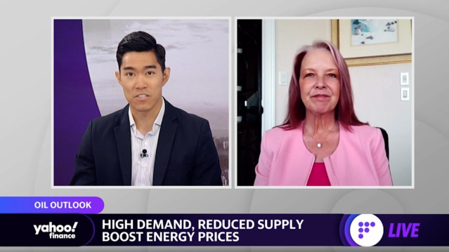 dmeshaka's tweet photo. Heading into the summer travel season, KPMG’s @Regina_Mayor shared her outlook on gas prices with @YahooFinance. See more: https://t.co/DrYNDbkOeL https://t.co/Z6JYlTLSHY