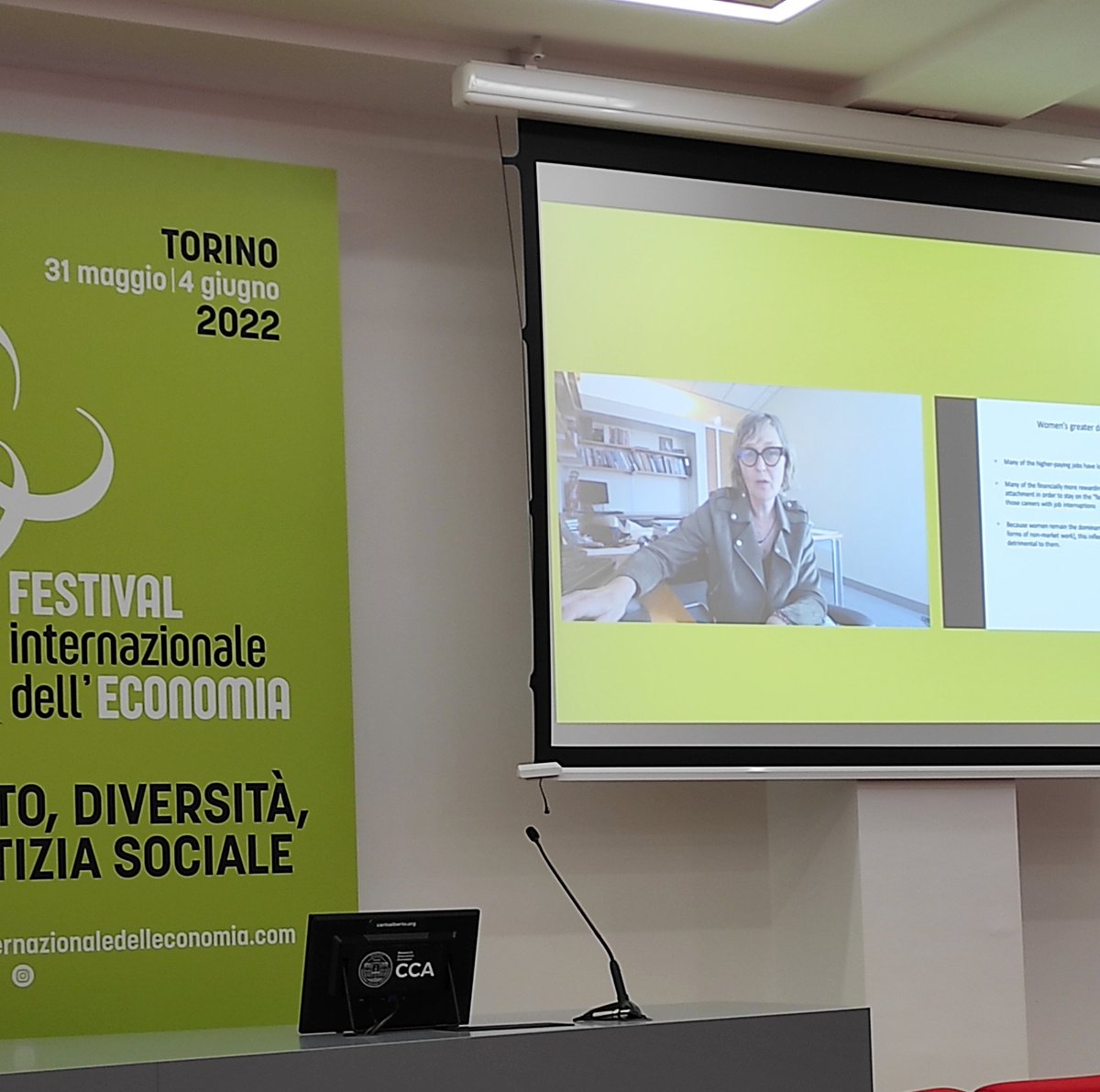 « Molti studi portano l'evidenza secondo cui il vero "gender gap" nel mondo del lavoro esiste tra uomini e donne con figli. Statisticamente, in ambito lavorativo la nascita di un figlio per un uomo è un non-evento, diverso l'impatto sulle donne. »
Marianne Bertrand al #FIE22