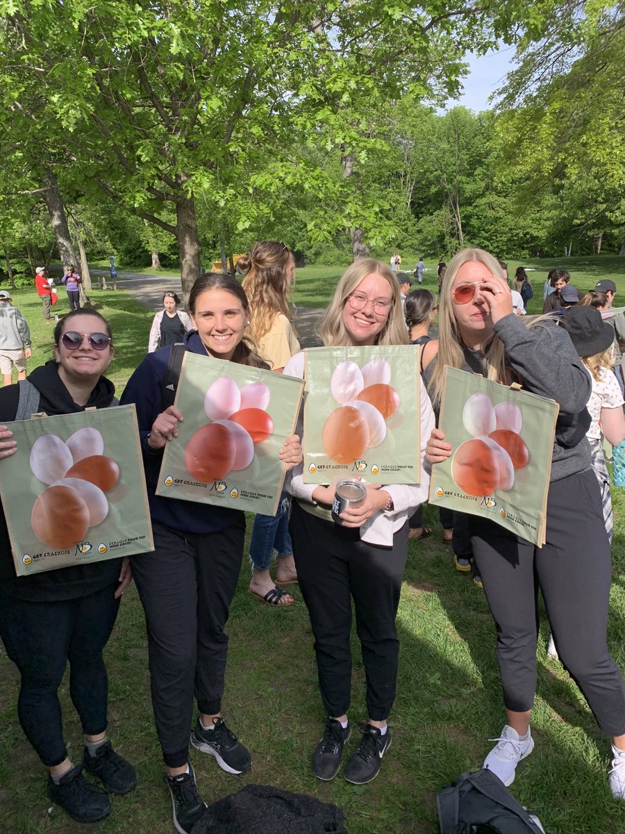 motherofjasper's tweet photo. Great morning with teacher candidates ⁦@UNBFFacultyofEd⁩ at O’Dell Park. Thanks to ⁦@EggFarmersofNB⁩ for the very useful tote bags! #creativity #activity #service  Thanks ⁦@FredBotGarden⁩ for hosting one of our service events . #greateducatorsstarthere https://t.co/1ETEpQdMpm