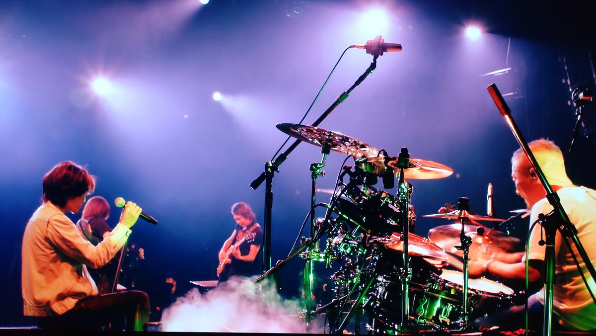 May発売当時12歳小学生だったよ笑自分歳とったなー！
MayからのGOLDは卑怯だよー！
そして6/16ライブまであとちょっと😍🙌
3年振り！夫よ、いつも一緒に行ってくれてありがとう！
仕事頑張るぞー！

#bz
#may
#gold
#BzLIVEGYM2022 楽しみ