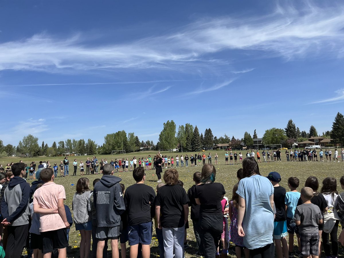 SuperbSixes's tweet photo. Good ol’ fashion flash mob to wish a Happy Birthday to Ms.Manser! 🥳 @kdmanser We hope you have the best day! https://t.co/LvoN3GSzkX