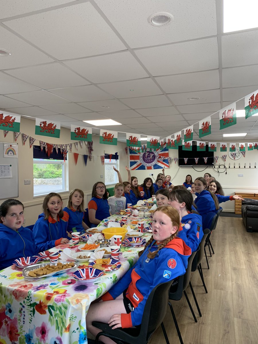Platinum #JubileeWeekend celebrations at the #Anglesey #Guide Centre. Fantastic night #BeaconLighting by <a href="/2ndHolyhead/">2nd Holyhead Guides</a> <a href="/GuidingCymru/">Girlguiding Cymru 🏴󠁧󠁢󠁷󠁬󠁳󠁿</a> <a href="/Girlguiding/">Girlguiding</a>