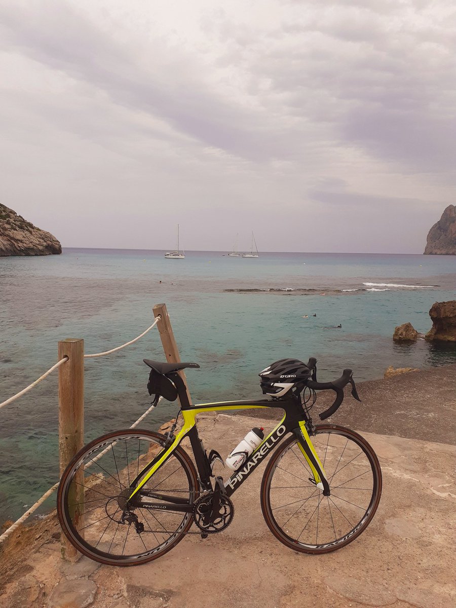 ukelelejones's tweet photo. Morning by the pool, murky day 🏊♂️... Jonesy cycles for his lunch to Pollença🚴♂️🥤🥪😋... Then heads for Cala Saint Vincenç 🏖😎 What a gorgeous little resort 😍
It's not about how fast, hard or high its about enjoyment 🤩🚴♂️😎
#Mallorca #Pollença #JonesyTime #EnjoyLife #CrazyEggs https://t.co/qMtj13Rn9h
