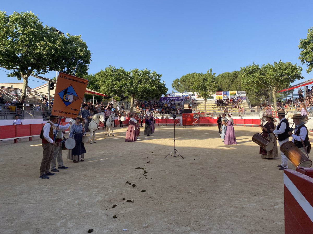 BergeonL's tweet photo. A Baillargues à la Fête du Taureau avec M le maire @JL_MEISSONNIER, grand défenseur de la tradition camarguaise!

#legislatives2022 
#circo3403 https://t.co/Q21gAY6sBt