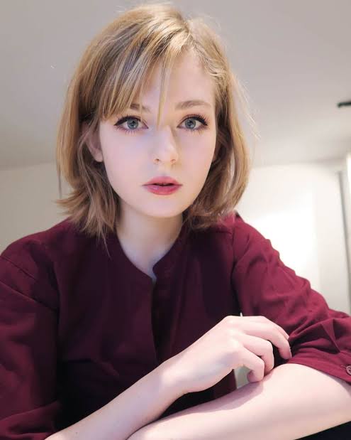 Modelo de rosto de Ashley, Ella Freya mostra sua reação ao ver a