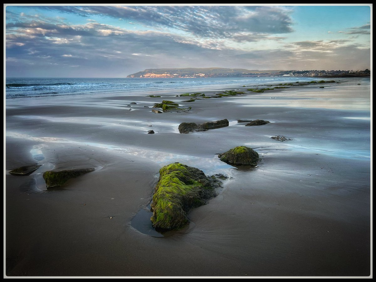 Amazing morning light coming over Culver Down and catching the distant Cliffs.
#isleofwight #whereilive #visitisleofwight #yaverlandbeach