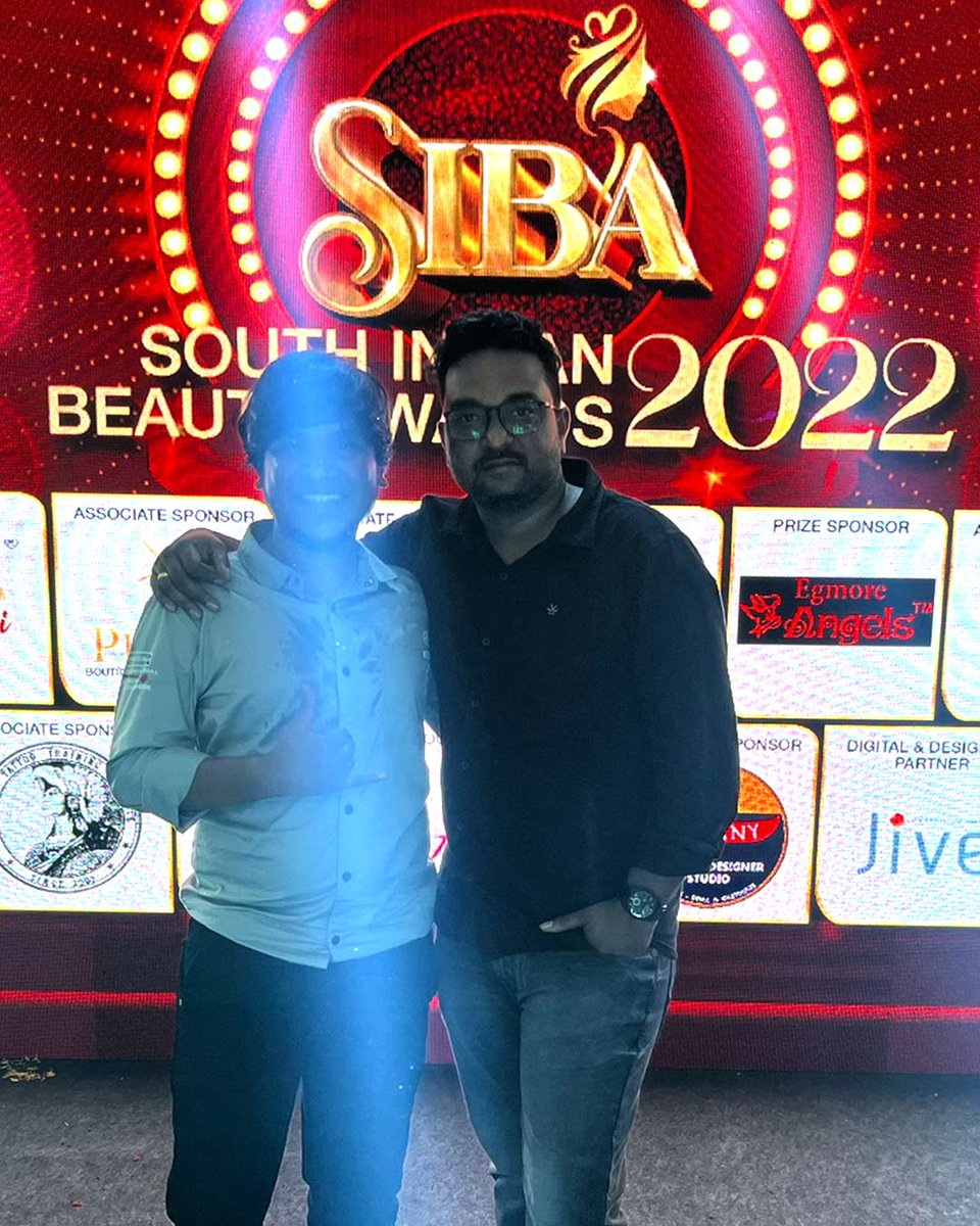 vjpraviin's tweet image. &quot;Success is dependent on our efforts!&quot; ❤ Thank you SIBA ❤ A big thanks to Positive Shadows #mapping #ledmapping #plush #siba #djpravin