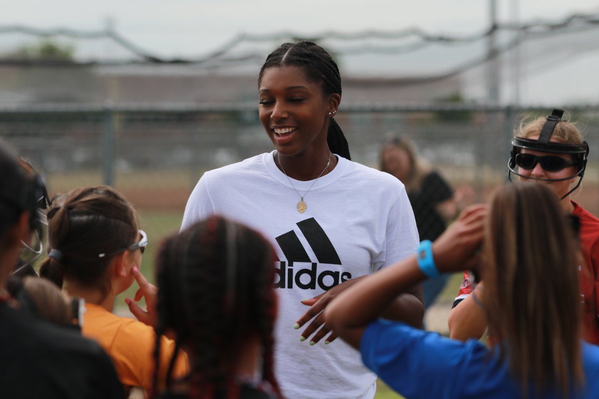 TCSFastpitch's tweet photo. This morning @SisBates22 and @andrews_aliyah led a Defensive Softball Clinic here in OKC ahead of this weekend's Triple Crown OKC Tournament! It was so great to see so many girls learning from these two incredible players!
#Softball #Fastpitch #TCOKC #IplayTCS @triplecrownspts https://t.co/YCfIcib3ni