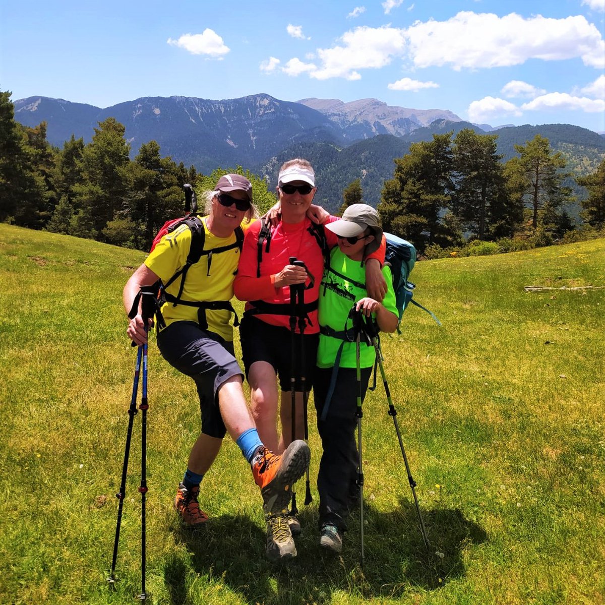 guiesdarrel's tweet photo. eguim amb la segona etapa del @camidelsbonshomes , de Bellver a Bagà! 💪

#camídelsbonshomesidones #guiesdarrel #muntanyainclusiva #guiatgesinclusius #catalunyaexperience #trekking #accesibilidad #diversitat #inclusion #montaña #visitpirineus https://t.co/ss7oJUsFdK