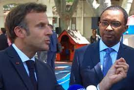 cafepedagogique's tweet photo. Dans un entretien donné à la presse régionale, E Macron  précise que le "nouveau pacte" avec les enseignants, en fait la réforme de leur statut, se fera d'ici la rentrée 2023. Il maintient que les chefs d'établissement donneront leur avis sur le recrutement des enseignants. https://t.co/iCXn4ijzk9
